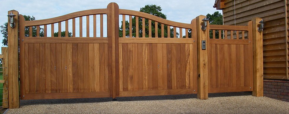 Elegant and Secure Driveway Gates for Homes in Reading